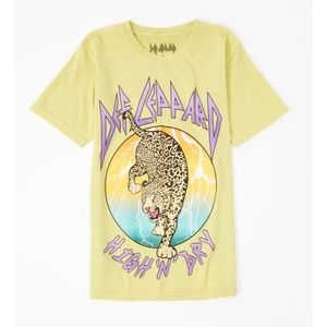 Def Leppard High ‘N’ Dry Graphic Tee NWT!